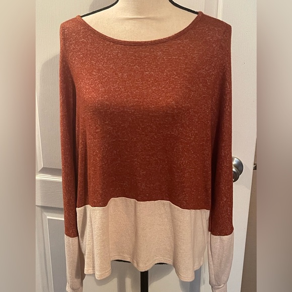 Pink Lily Sweaters - Pink Lily Small Burnt orange/ cream sweater. Like new.